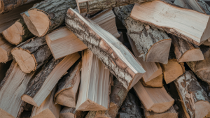 Peut-on brûler du bois dans un barbecue au charbon de bois ?